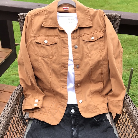 Tudor Court Jackets & Blazers - Tudor Court Jean Jacket / Denim Jacket. Great Neutral Color. Size Large